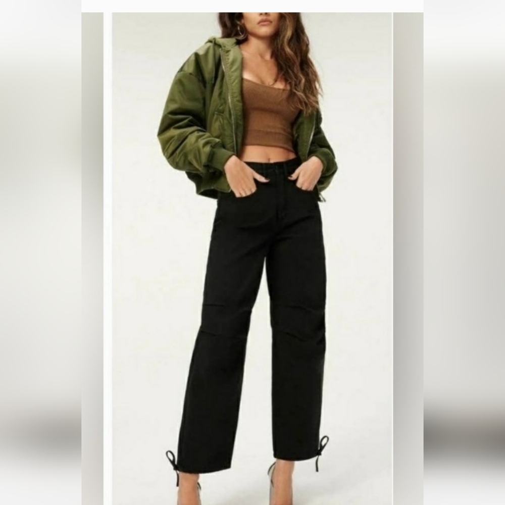 GOOD AMERICAN, barrel leg jean with drawstring ankle strap, size 6/28
